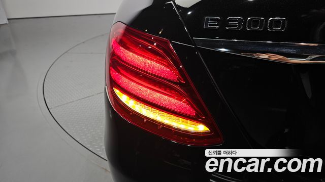 Mercedes-Benz E-Class (W213) E300 Avantgarde 2019 — фото 23