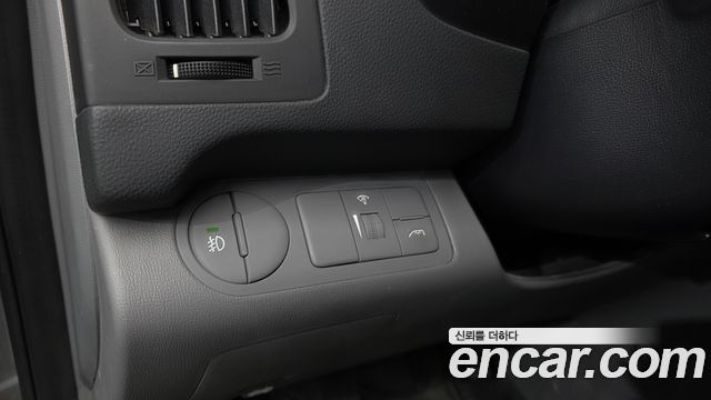 Hyundai Grand Starex 5-Seater VAN CVX Luxury 2013 — фото 17