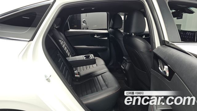 Kia K3 (II) 1.6 Turbo GT 5Door Signature 2024 — фото 11