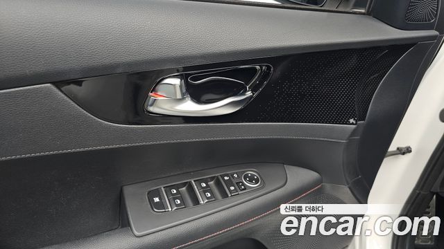 Kia K3 (II) 1.6 Turbo GT 5Door Signature 2024 — фото 16