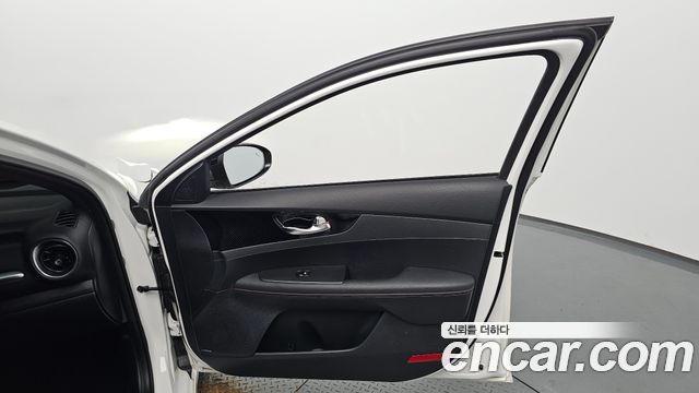 Kia K3 (II) 1.6 Turbo GT 5Door Signature 2024 — фото 24