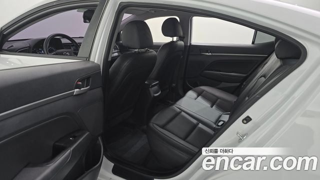Hyundai Avante (AD) 1.6 GDI Value Plus 2018 — фото 12