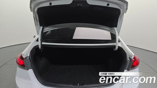 Hyundai Avante (AD) 1.6 GDI Value Plus 2018 — фото 17