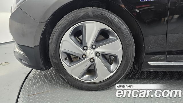 Hyundai Sonata Hybrid (LF) 2.0 HEV Premium 2016 — фото 5