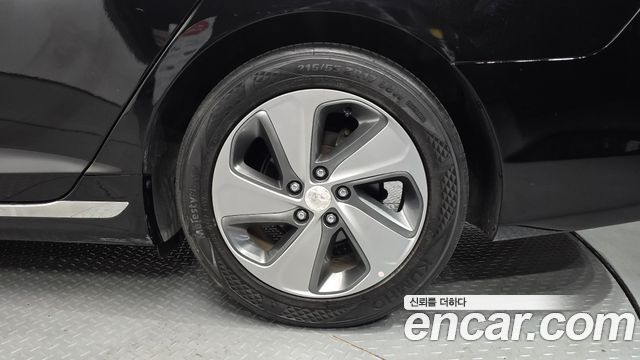 Hyundai Sonata Hybrid (LF) 2.0 HEV Premium 2016 — фото 21