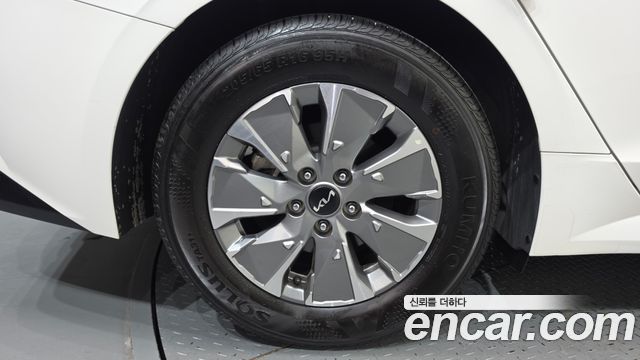 Kia K5 Hybrid (III) Trendy 2023 — фото 5