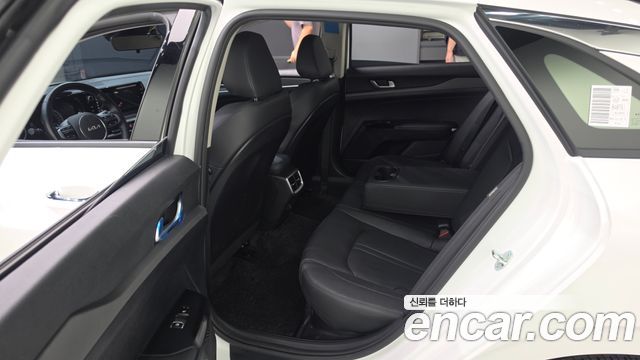 Kia K5 Hybrid (III) Trendy 2023 — фото 12