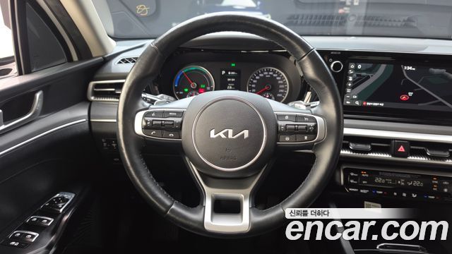 Kia K5 Hybrid (III) Trendy 2023 — фото 13