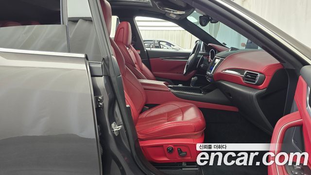 Maserati Levante 3.0 AWD GranSport 2018 — фото 11