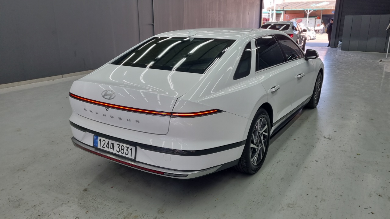 Hyundai Grandeur (GN7) 3.5 LPG 2WD Premium 2023 — фото 2