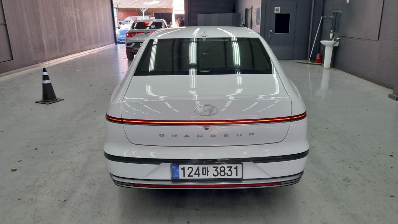 Hyundai Grandeur (GN7) 3.5 LPG 2WD Premium 2023 — фото 4