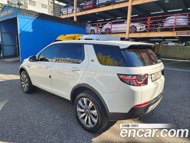 Land Rover Discovery Sport 2.0 TD4 HSE Luxury 2018 — фото 4