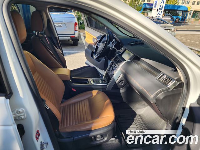 Land Rover Discovery Sport 2.0 TD4 HSE Luxury 2018 — фото 16