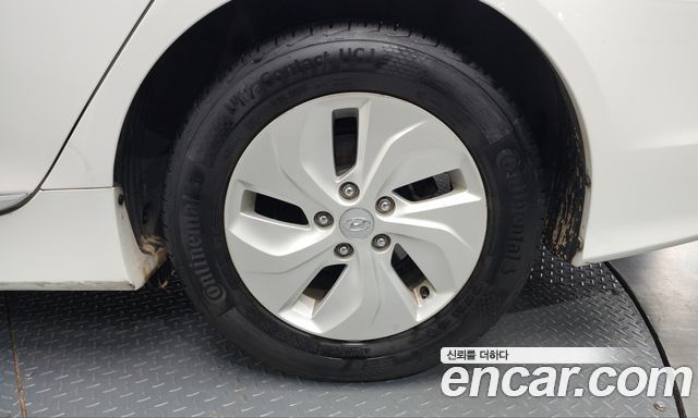 Hyundai Sonata Hybrid 2.0 Smart 2014 — фото 21