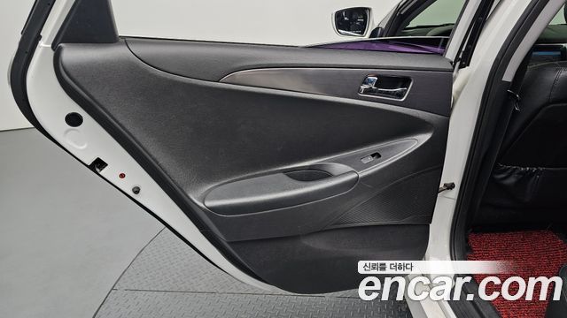 Hyundai Sonata Hybrid 2.0 Smart 2014 — фото 25