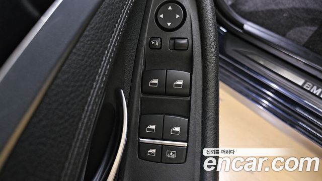BMW 5 Series (F10) 528i 2011 — фото 17