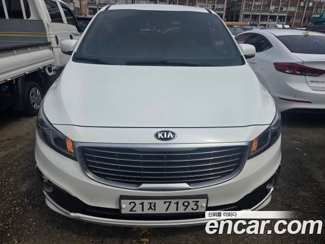 Kia Carnival 9-seater Luxury
