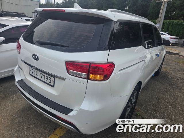 Kia Carnival 9-seater Luxury 2015 — фото 5