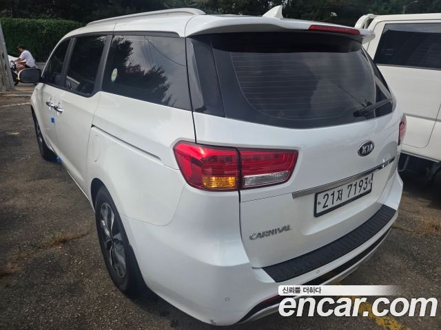 Kia Carnival 9-seater Luxury 2015 — фото 6
