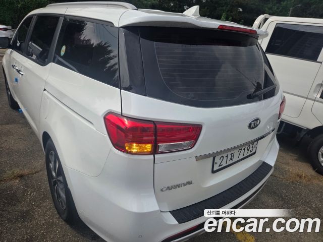 Kia Carnival 9-seater Luxury 2015 — фото 7