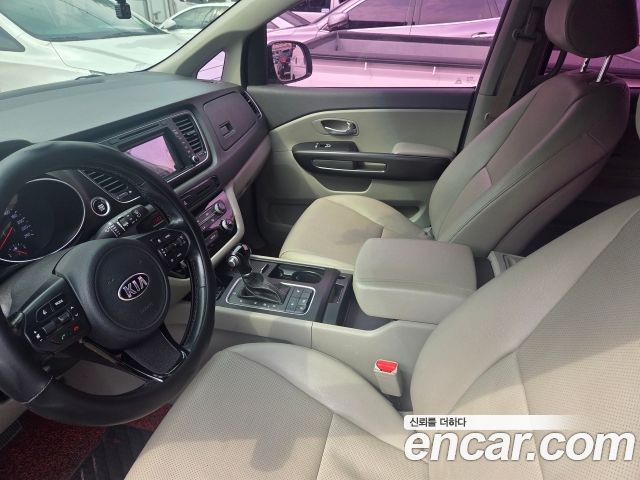 Kia Carnival 9-seater Luxury 2015 — фото 9
