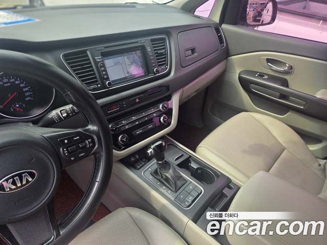 Kia Carnival 9-seater Luxury 2015 — фото 10