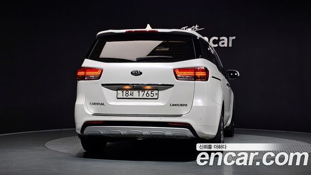 Kia Carnival 7-seater Limousine President 2018 — фото 4