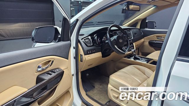 Kia Carnival 7-seater Limousine President 2018 — фото 10