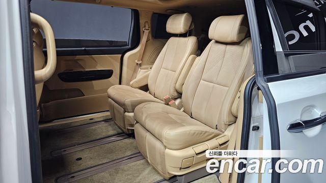Kia Carnival 7-seater Limousine President 2018 — фото 16