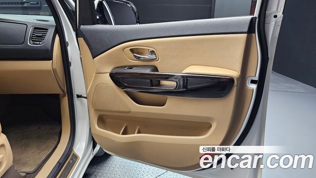 Kia Carnival 7-seater Limousine President 2018 — фото 31