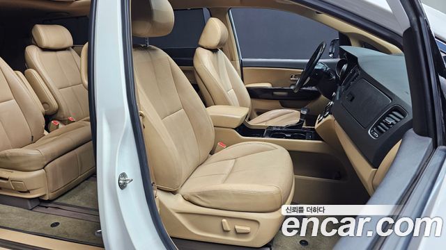 Kia Carnival 7-seater Limousine President 2018 — фото 32