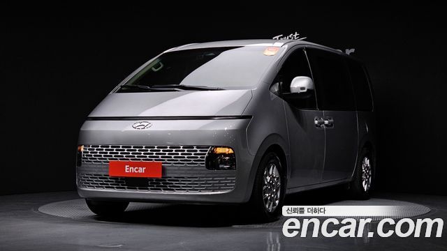 Hyundai Staria Tourer 11-Seater Modern