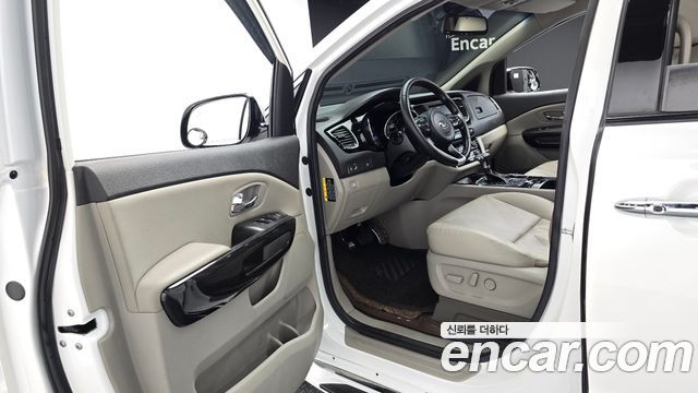 Kia Carnival 9-seater Prestige 2018 — фото 10
