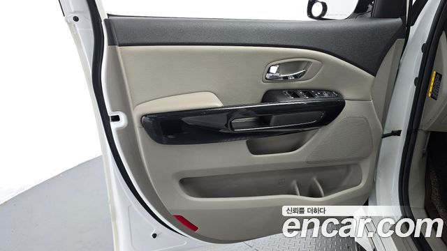 Kia Carnival 9-seater Prestige 2018 — фото 30