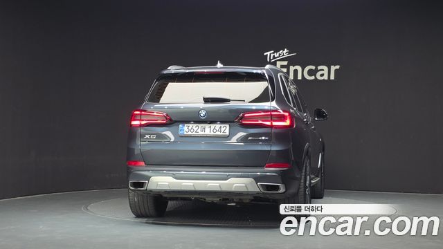 BMW X5 (G05) xDrive 45e xLine 2022 — фото 4