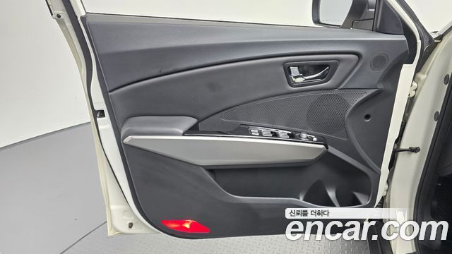 KG Mobility (SsangYong) Tivoli LX 2WD 2016 — фото 24