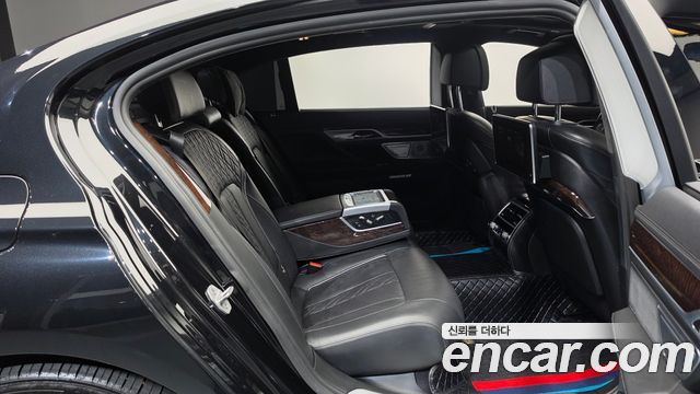 BMW 7 Series (G11) 750Li xDrive 2018 — фото 12