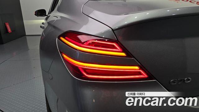 Genesis G70 Gasoline 2.0T 4WD 2022 — фото 23