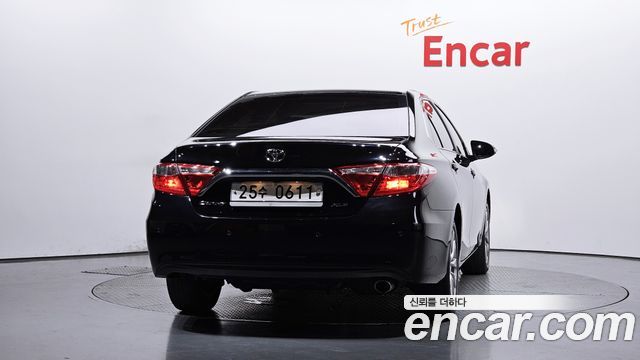 Toyota Camry 2.5 XLE 2015 — фото 4