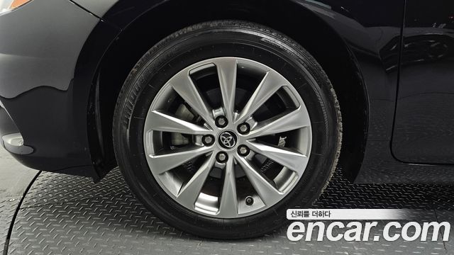 Toyota Camry 2.5 XLE 2015 — фото 5