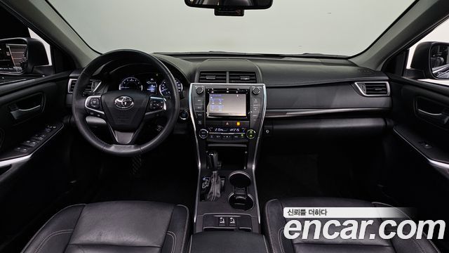 Toyota Camry 2.5 XLE 2015 — фото 7