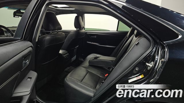 Toyota Camry 2.5 XLE 2015 — фото 12