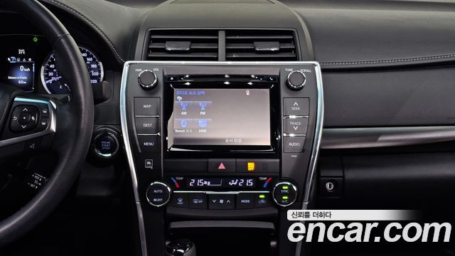 Toyota Camry 2.5 XLE 2015 — фото 15