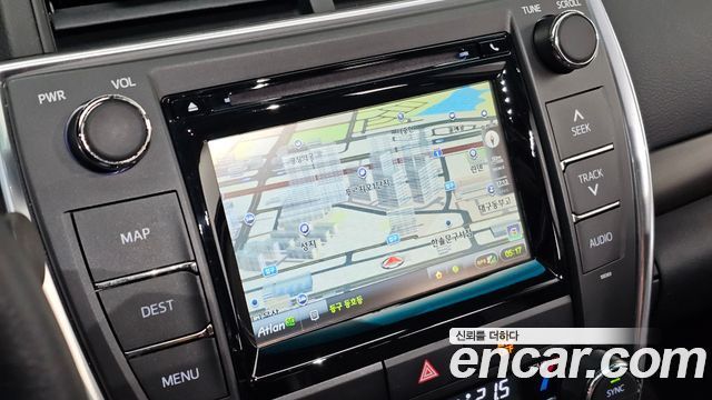 Toyota Camry 2.5 XLE 2015 — фото 16