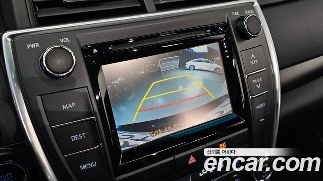 Toyota Camry 2.5 XLE 2015 — фото 17