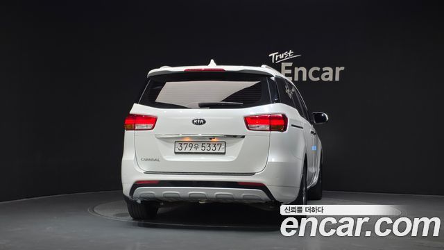 Kia Carnival 9-seater Luxury 2018 — фото 4