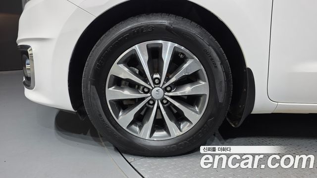 Kia Carnival 9-seater Luxury 2018 — фото 5