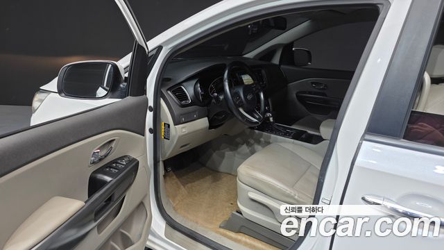 Kia Carnival 9-seater Luxury 2018 — фото 10