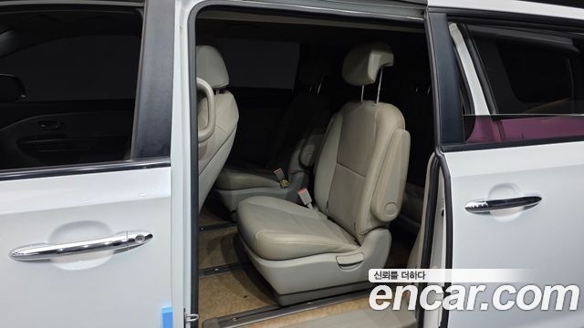 Kia Carnival 9-seater Luxury 2018 — фото 11