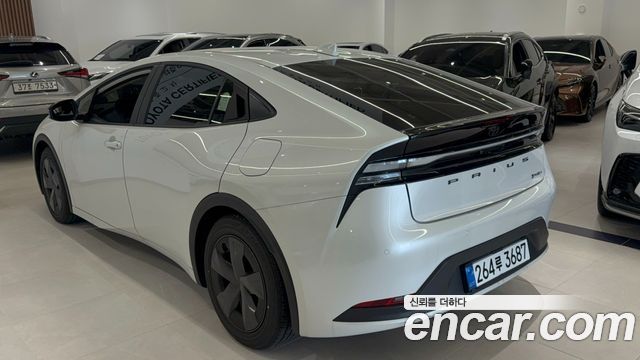 Toyota Prius (V) 2.0 PHEV SE 2024 — фото 2